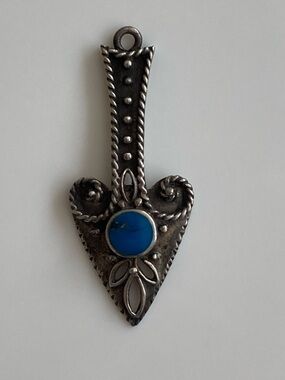 925 sterling silver Southwest Western inspired arrowhead turquoise pendant